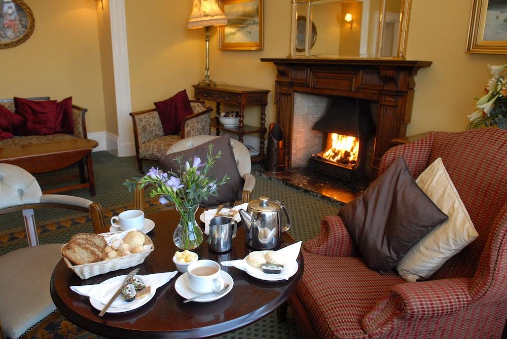 Londonderry Arms Hotel Carnlough Exterior foto